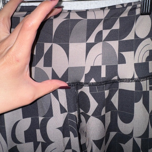 Chic & Supportive Two-Piece Activewear Set ✨ - Picture 8 of 8